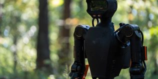 Armata SUA testează robotul umanoid Alex pentru misiuni periculoase. Poate intra în clădiri înaintea soldaților