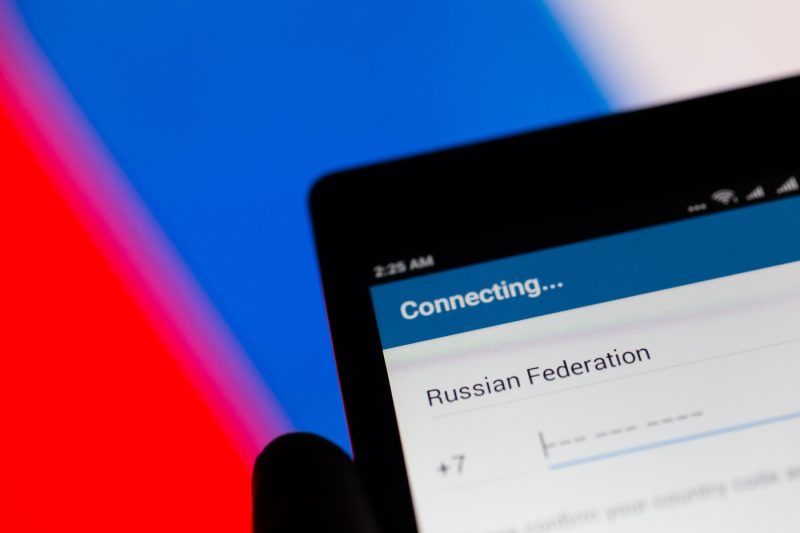 Rusia pregătește o schimbare pentru toate telefoanele noi. Ce legătură are FSB, fostul KGB, cu această măsură