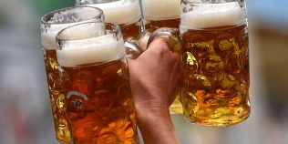 Românii își schimbă obiceiurile de consum, iar industria berii se adaptează. Segmentul fără alcool crește cu 10%, Heineken aduce o nouă opțiune în magazine