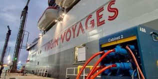 Portul care a investit milioane în alimentarea electrică a navelor descoperă o problemă absurdă: curentul poate costa mai mult decât motorina