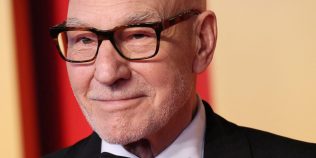 A murit „Căpitanul Picard” – Sir Patrick Stewart a făcut valuri în Star Trek și X-Men, dar fanii îl vor ține minte pentru o sută de alte roluri