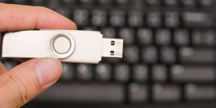 Stick-urile USB vechi nu sunt veșnice. Ce se poate întâmpla cu fișierele pe care le păstrezi pe ele